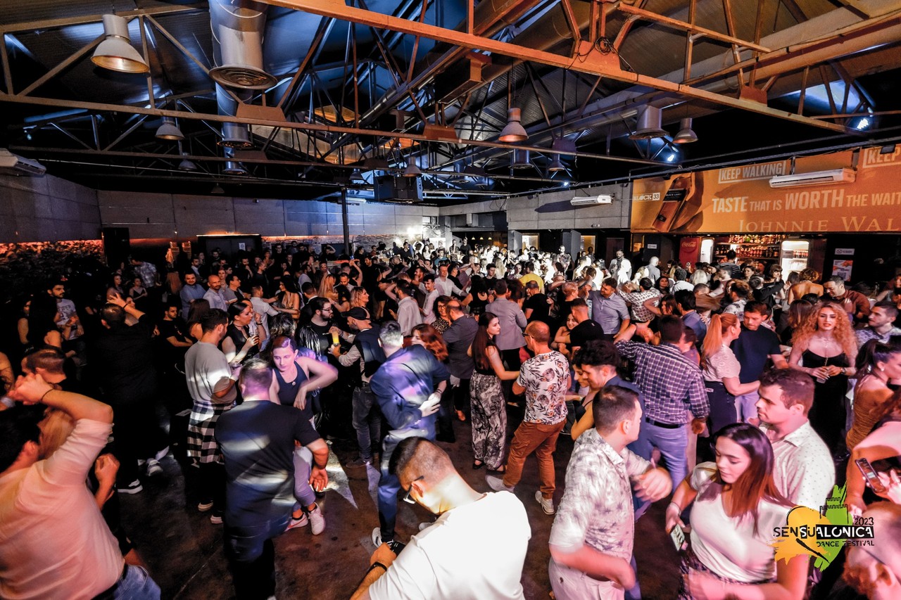 Social dancing at Sensualonica Dance Festival